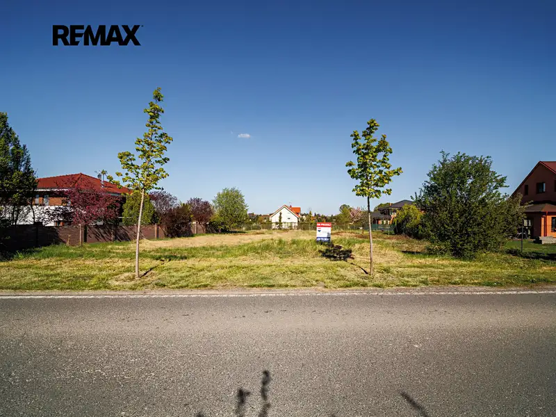 Prodej stavebního pozemku 1532 m², Jesenice – náhled fotky 2
