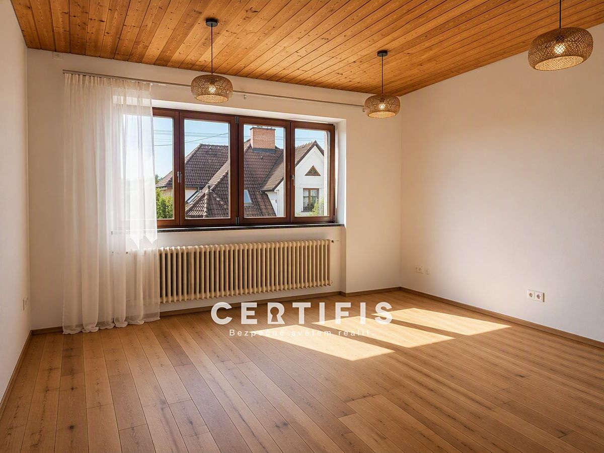 Pronájem rodinného domu 278 m², pozemek 529 m² – fotografie 5