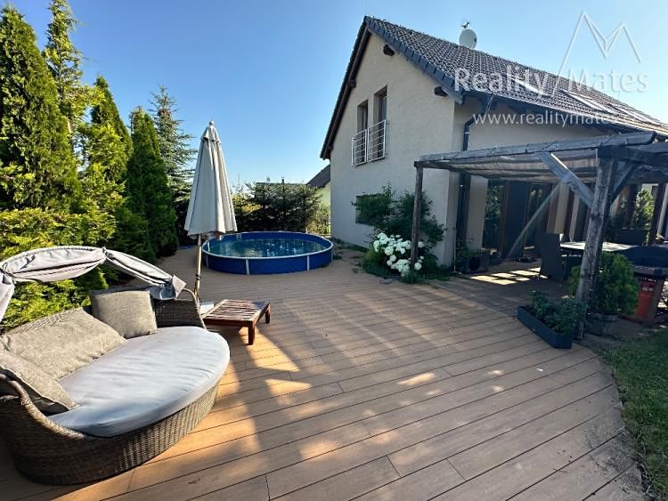 Prodej rodinného domu 230 m², pozemek 617 m² – fotografie 2