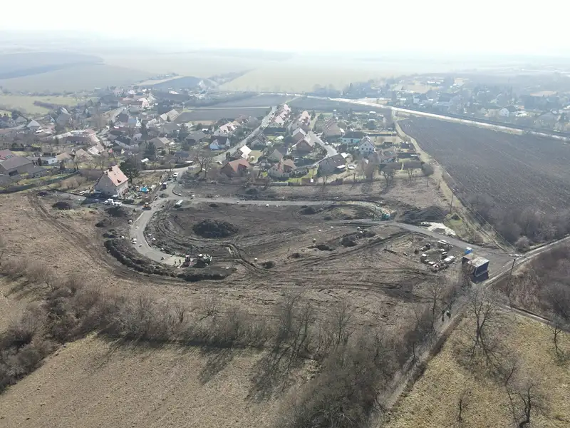 Prodej stavebního pozemku 928 m², Jenčice – náhled fotky 3