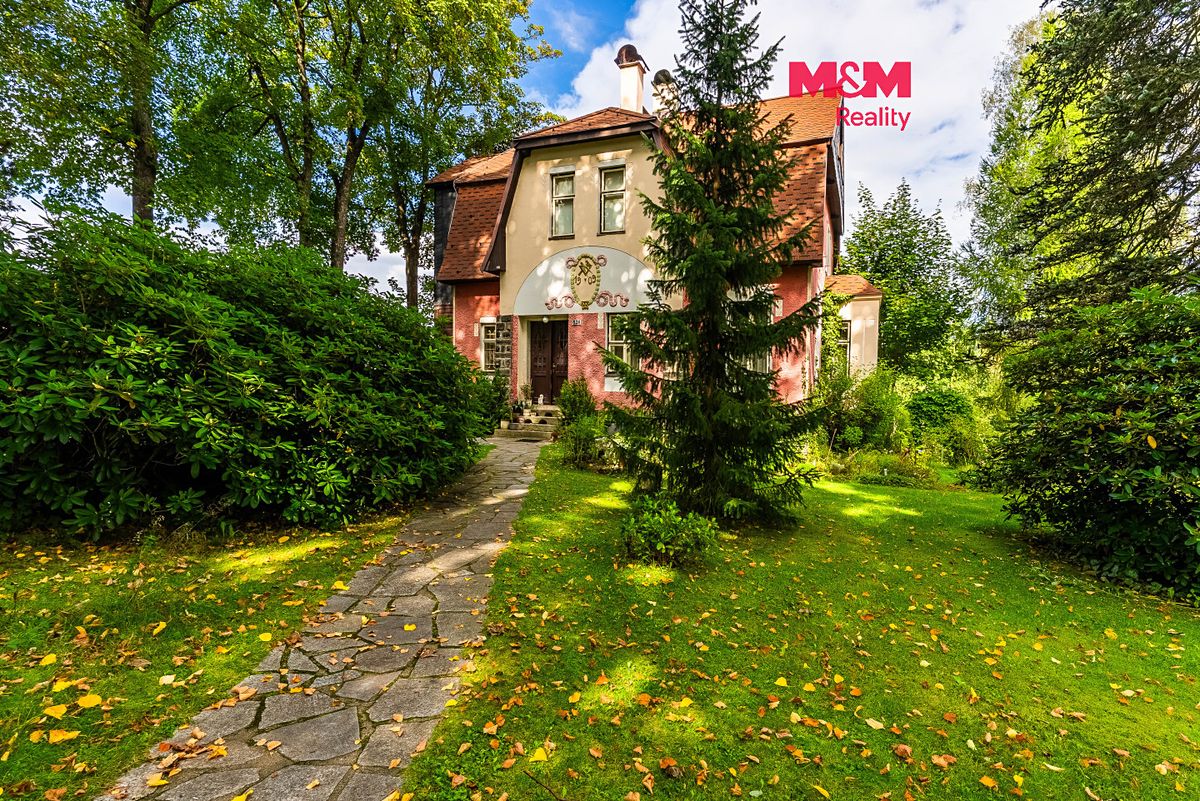 Prodej rodinného domu 210 m², pozemek 2006 m²