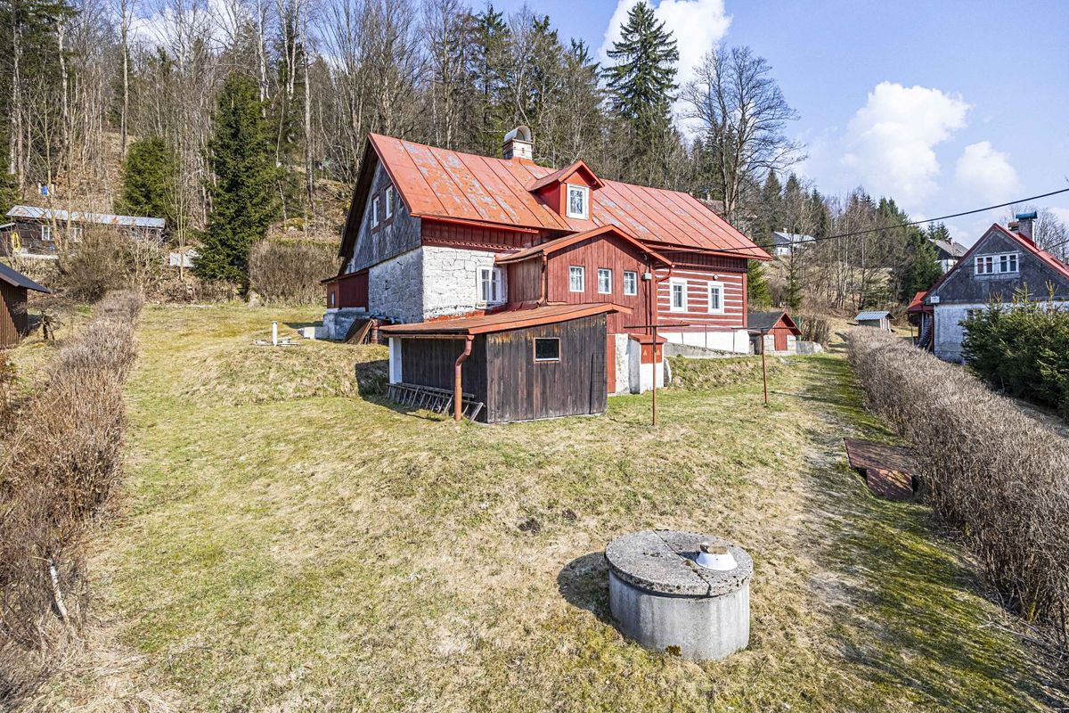 Prodej rodinného domu 150 m², pozemek 725 m² – fotografie 2