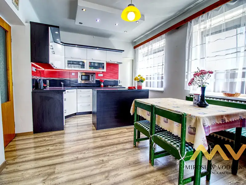 Pronájem bytu 3+1 90 m², Hradec Králové – náhled fotky 1