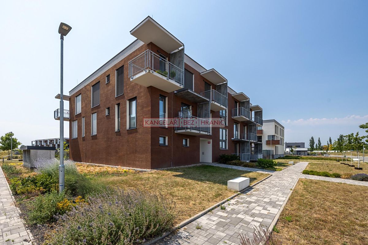 Pronájem bytu 1+kk 45 m² – fotografie 3