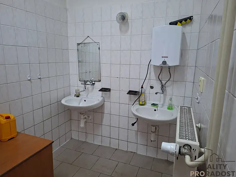 Pronájem kanceláře 50 m², Slaný – náhled fotky 3