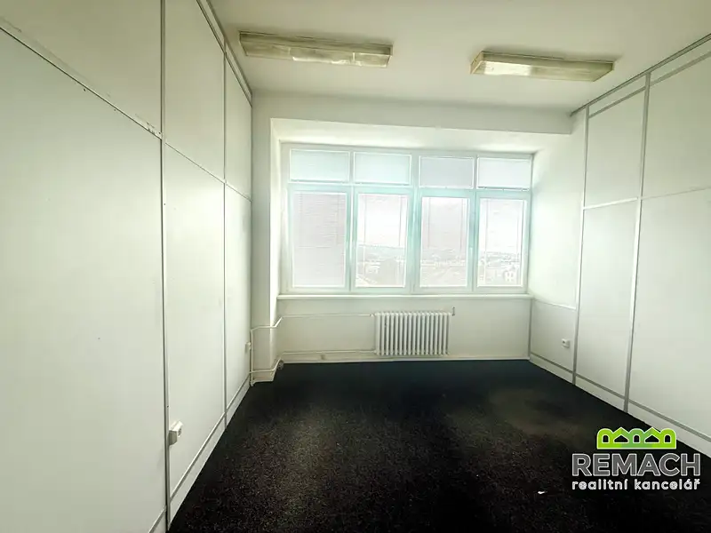 Pronájem obchodního prostoru 20 m², Staré Město – náhled fotky 1