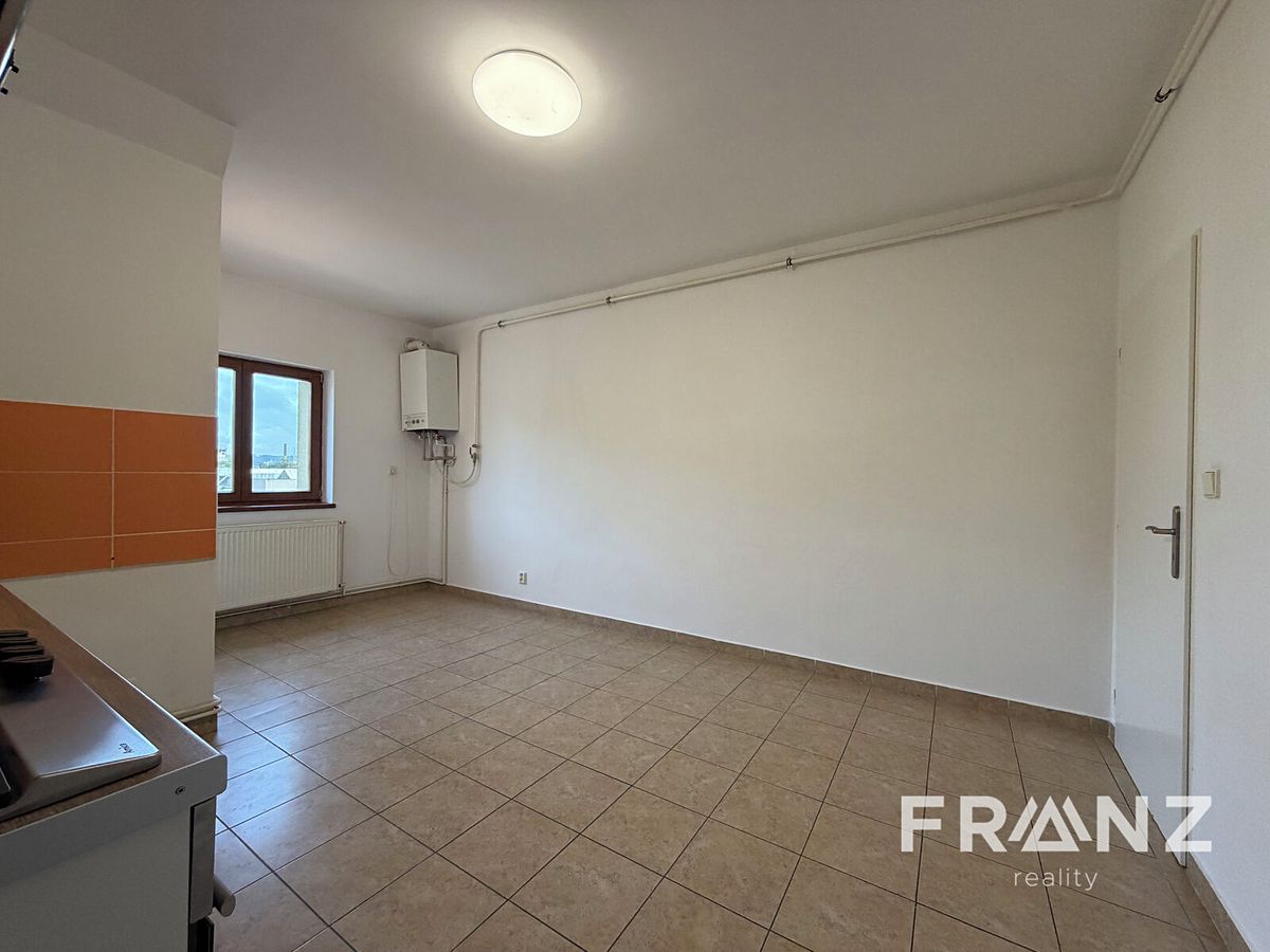 Pronájem bytu 2+kk 58 m² – fotografie 3
