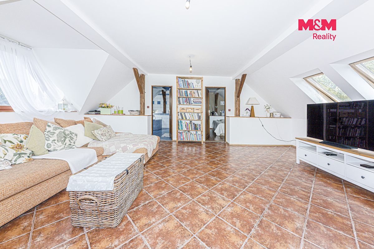 Prodej rodinného domu 185 m², pozemek 1642 m² – fotografie 2