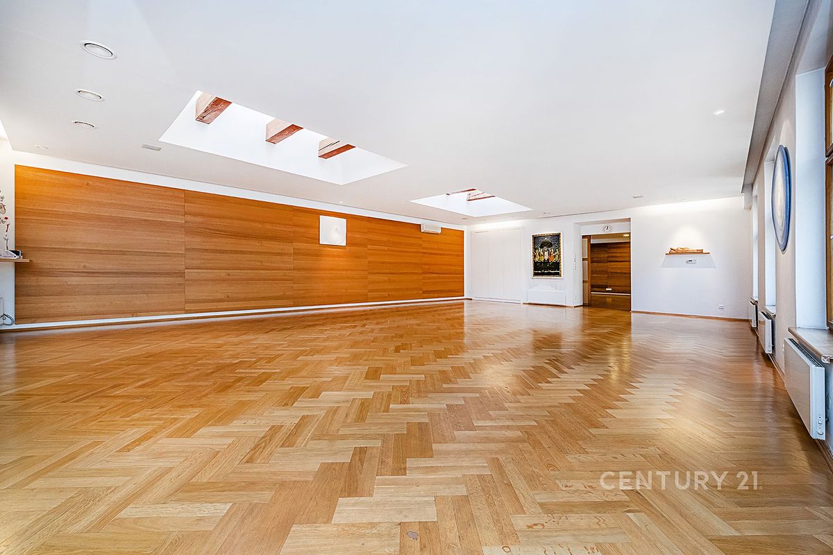 Pronájem komerční nemovitosti 200 m²