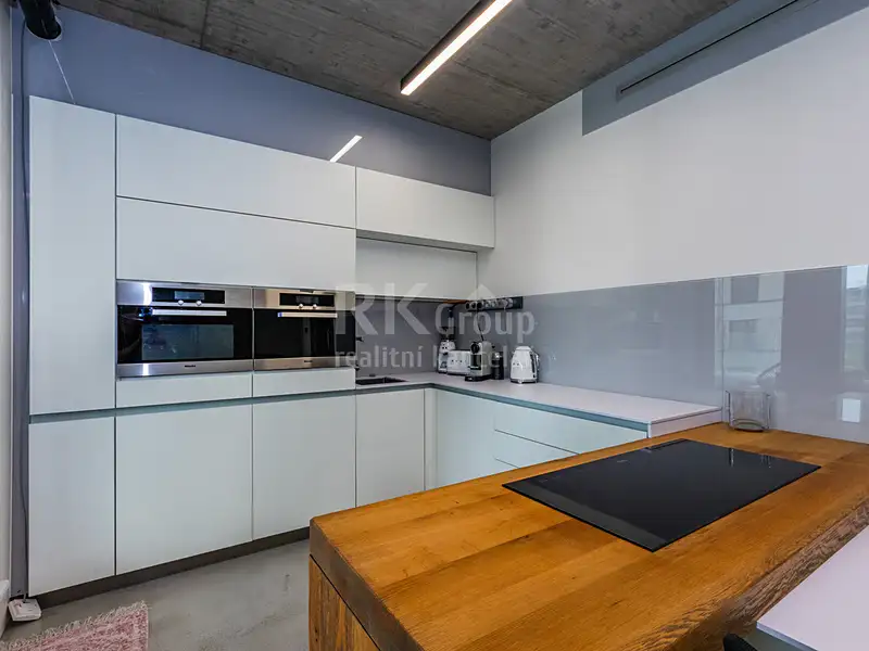 Pronájem bytu 3+kk 81 m², Praha – náhled fotky 1