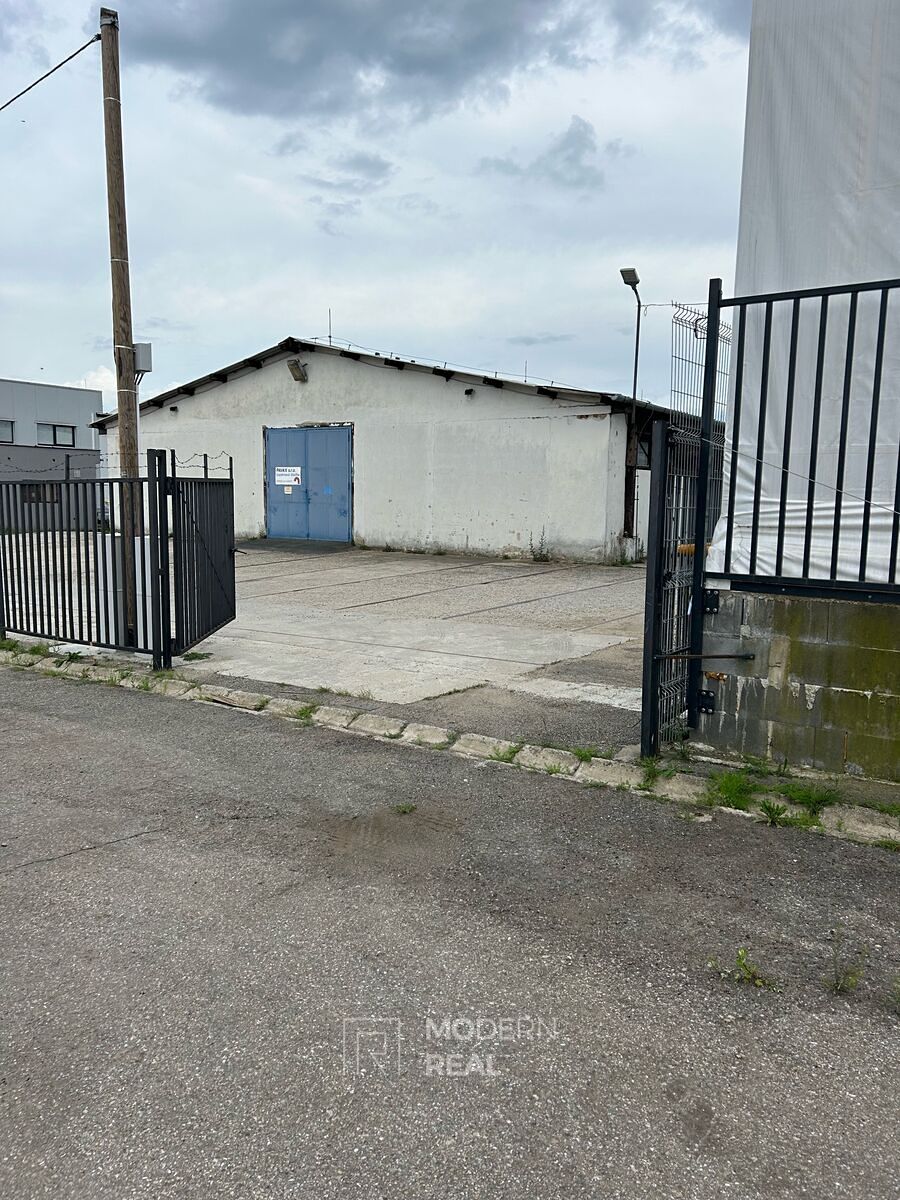 Pronájem komerčního pozemku 1100 m² – fotografie 2