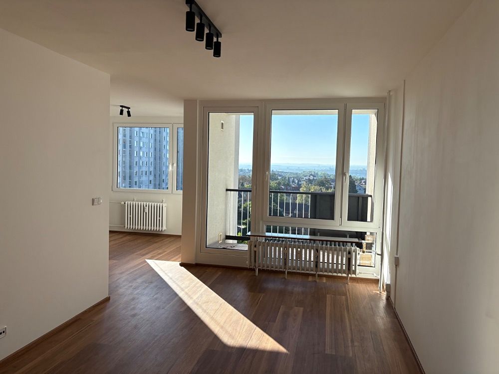 Pronájem bytu 2+kk 60 m² – fotografie 3
