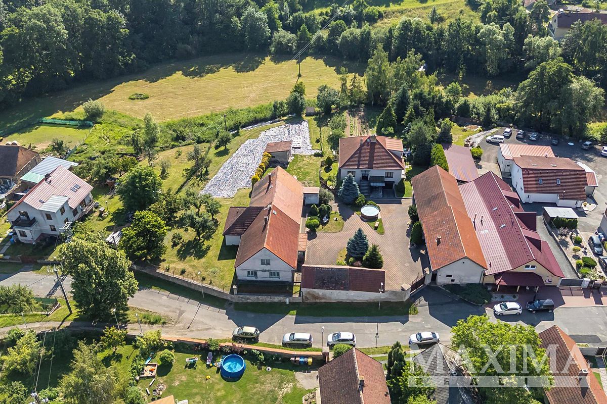 Prodej rodinného domu 340 m², pozemek 4800 m²