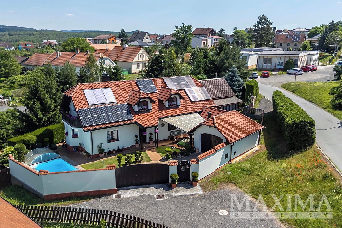 Prodej rodinného domu 245 m², pozemek 773 m²