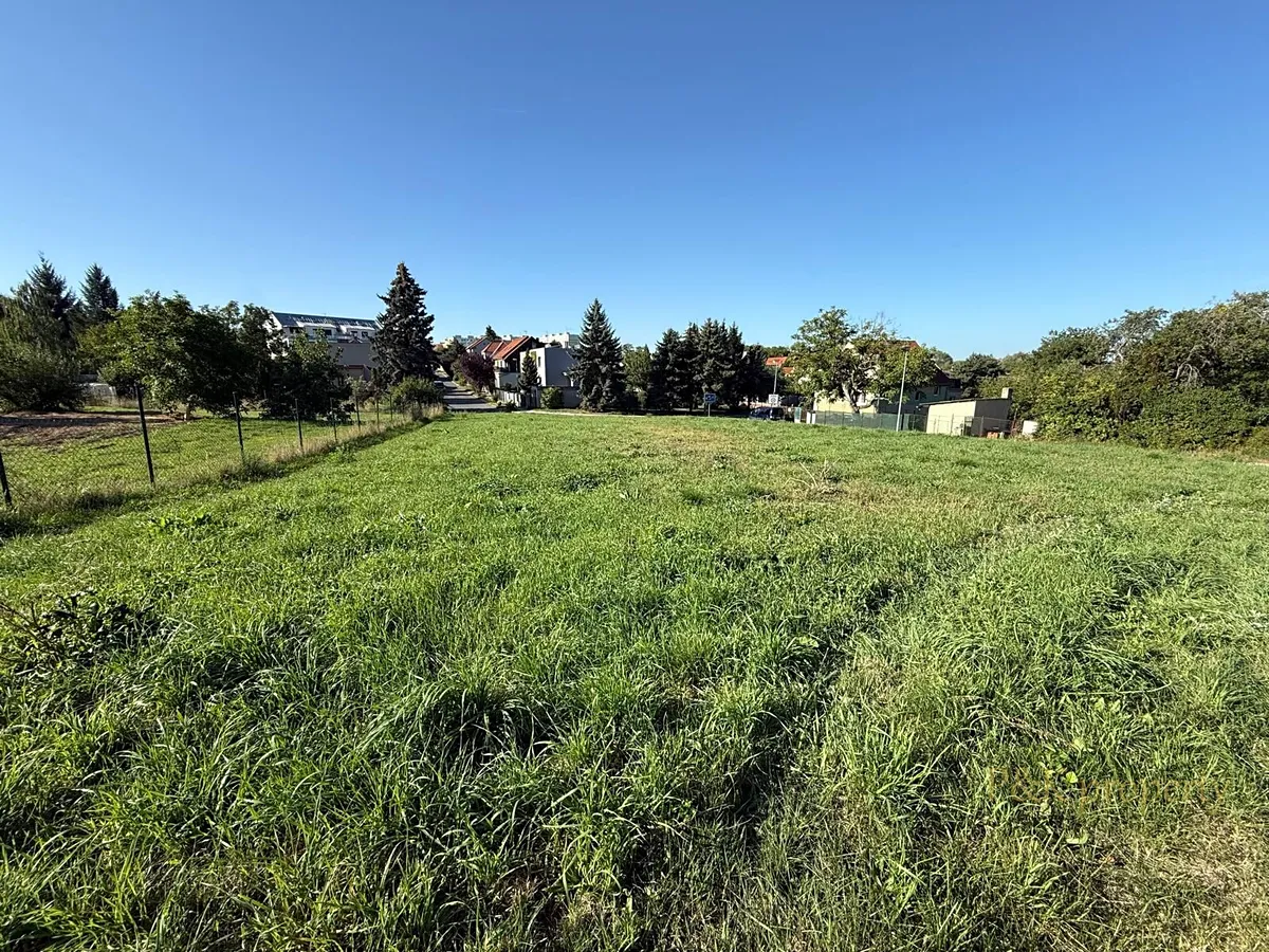 Prodej stavebního pozemku 1161 m²