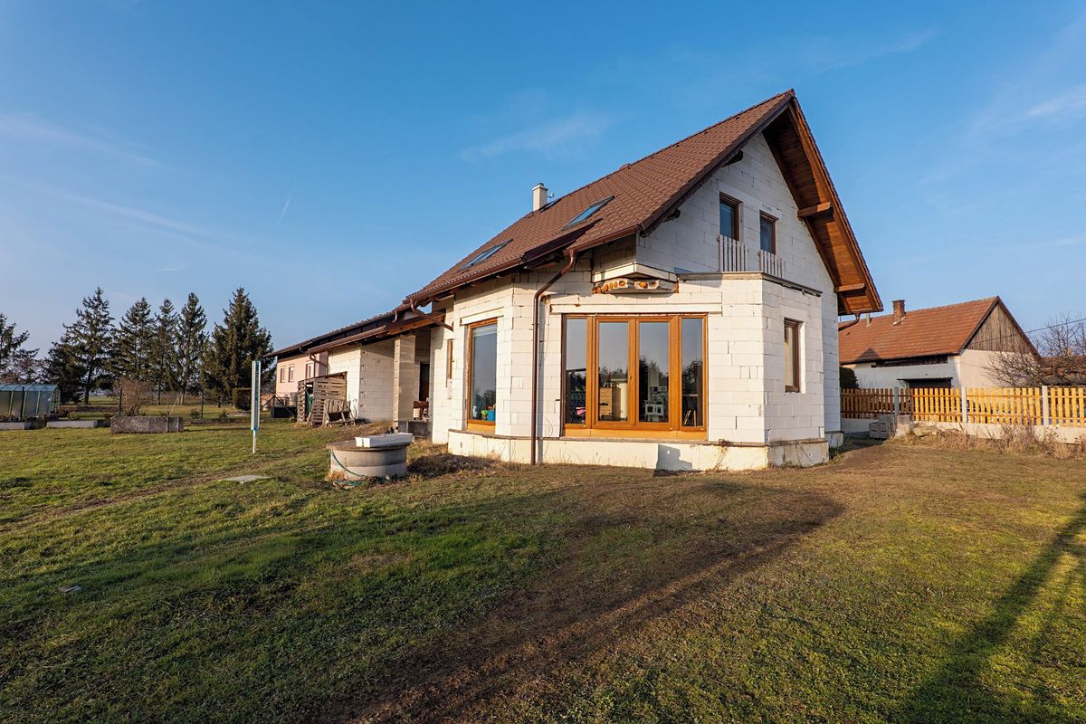 Prodej rodinného domu 140 m², pozemek 827 m²