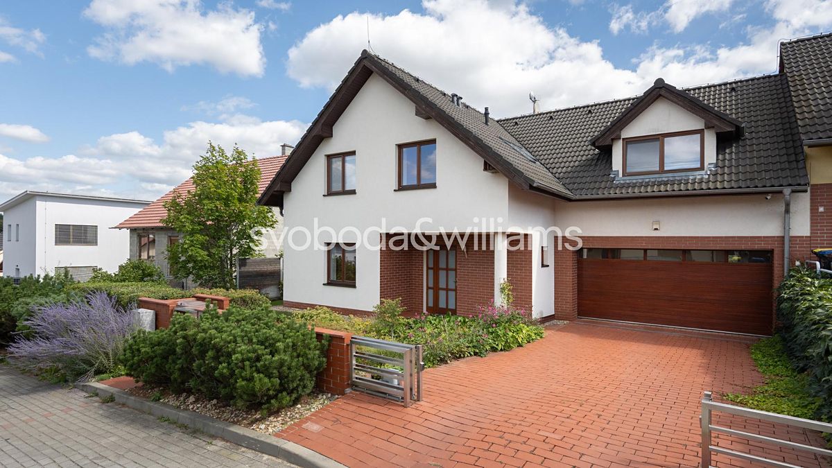 Prodej rodinného domu 300 m², pozemek 606 m²