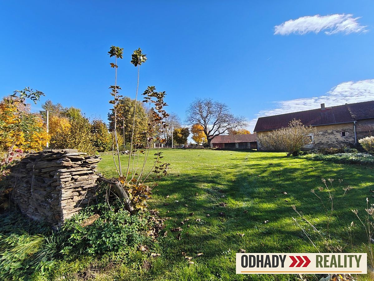 Prodej stavebního pozemku 836 m² – fotografie 2