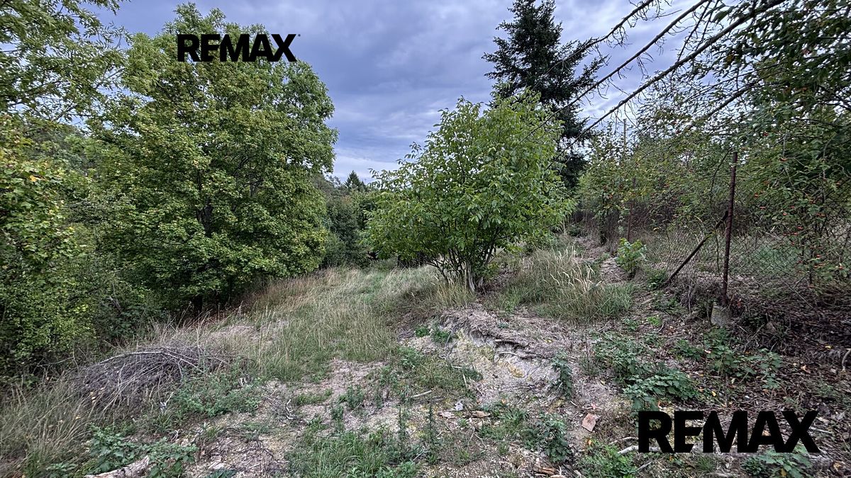 Prodej stavebního pozemku 1335 m² – fotografie 2