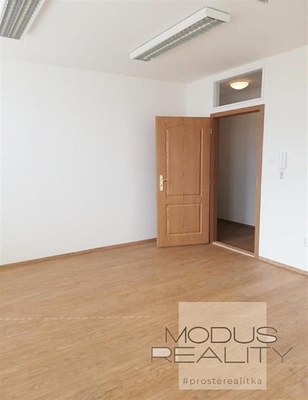 Pronájem kanceláře 43 m² – fotografie 3