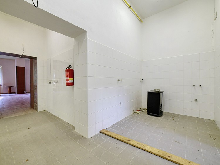 Комерційне приміщення на продаж, 899 м² (53 з 100)