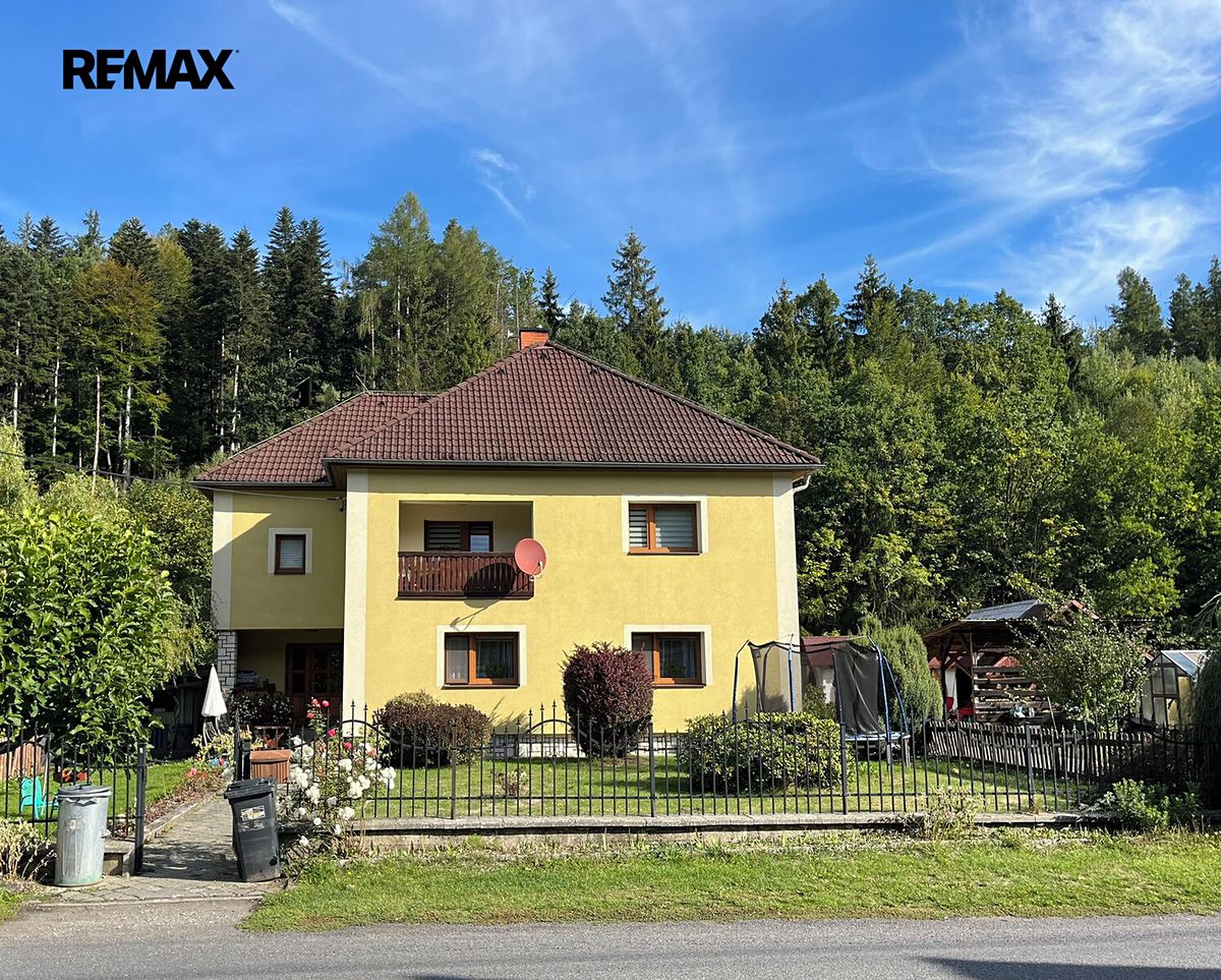 Prodej rodinného domu 200 m², pozemek 1192 m²