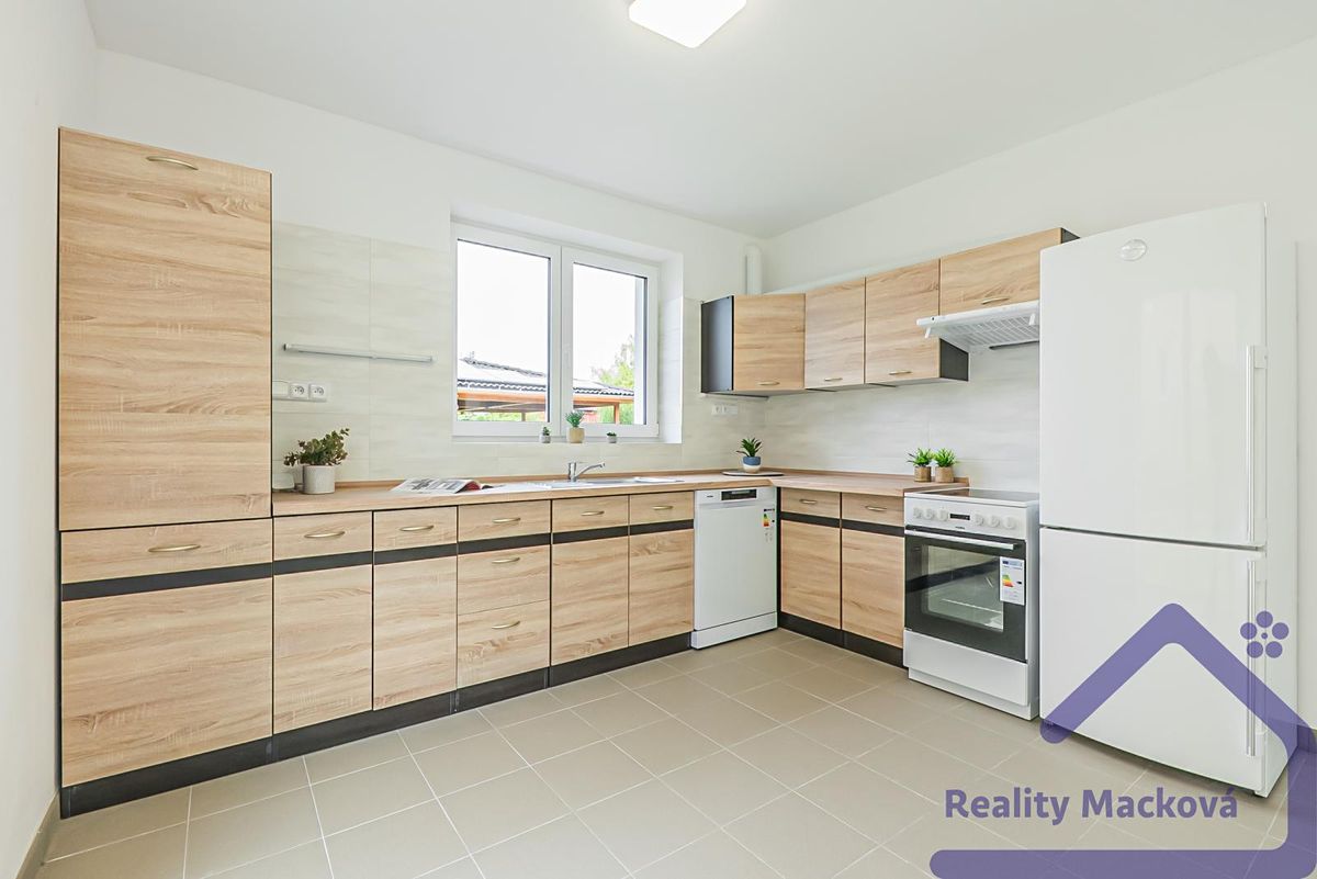 Pronájem rodinného domu 136 m², pozemek 446 m² – fotografie 3