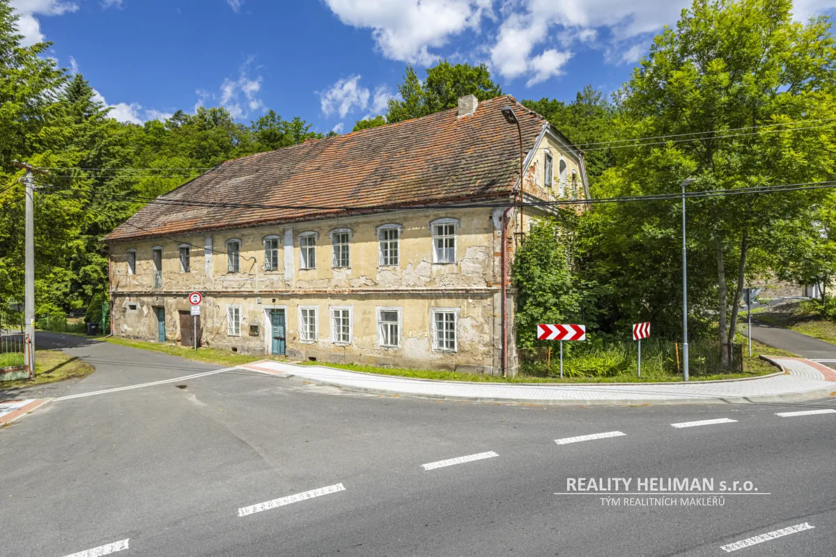Prodej vícegeneračního domu 569 m², pozemek 1864 m²