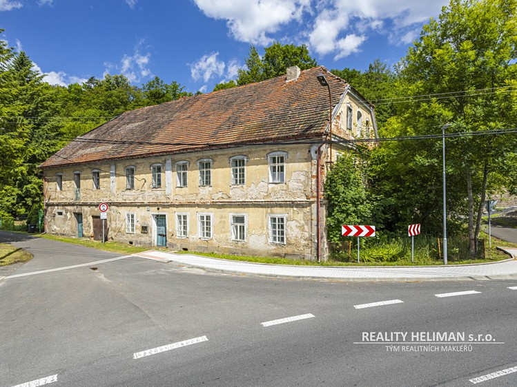 Haus zum Kauf, 569 m² (1 von 25)