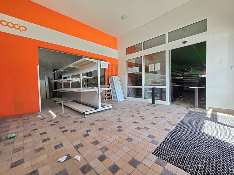 Prodej komerčního prostoru, 600 m² (4 z 23)