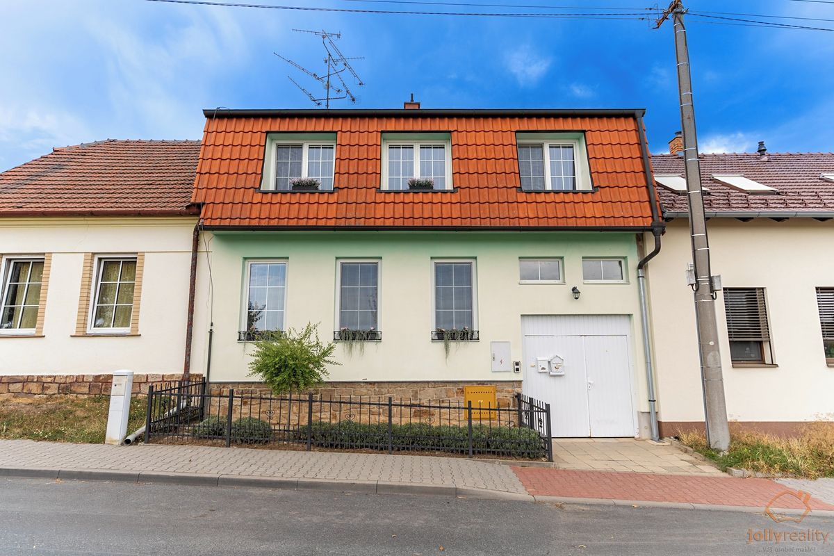 Prodej rodinného domu 246 m², pozemek 271 m²