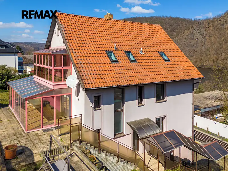 Prodej rodinného domu 300 m², pozemek 2121 m², Měchenice – náhled fotky 1