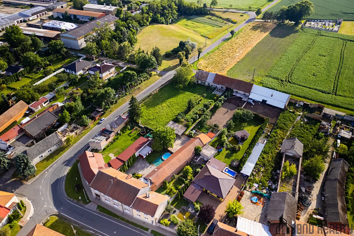 Prodej stavebního pozemku 1853 m² — fotografie 3