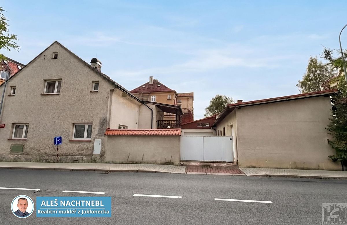 Prodej rodinného domu 330 m², pozemek 469 m² – fotografie 3