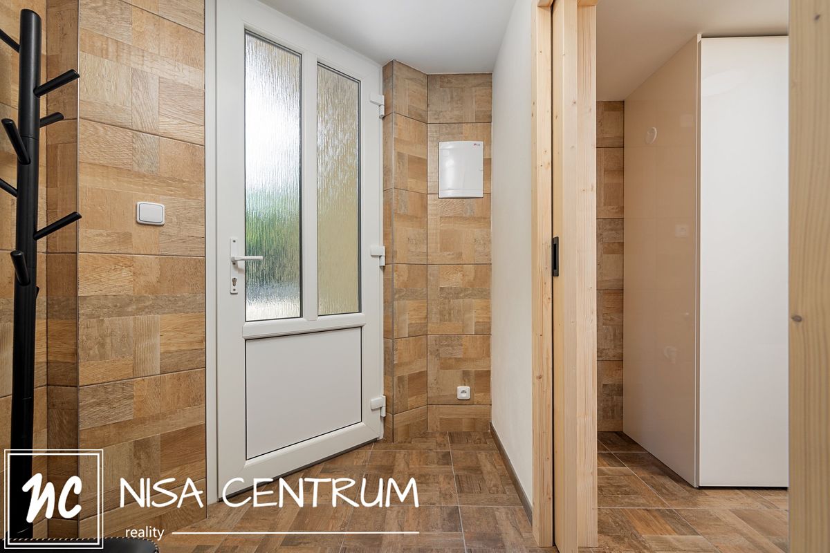 Prodej obchodního prostoru 27 m² – fotografie 3