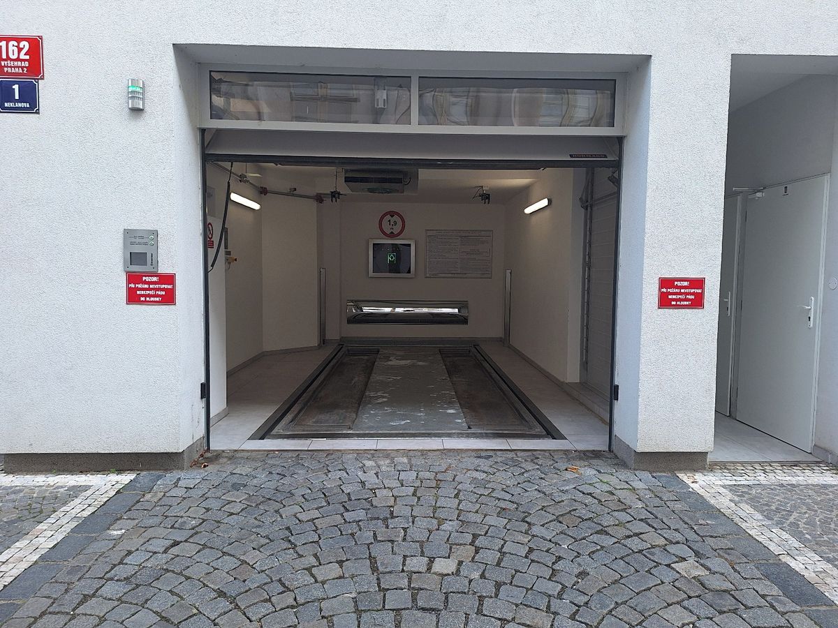Pronájem garážového stání 15 m² – fotografie 3