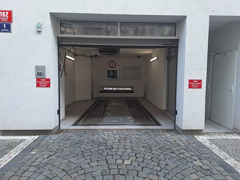 Pronájem garážového stání 15 m², Praha – náhled fotky 3