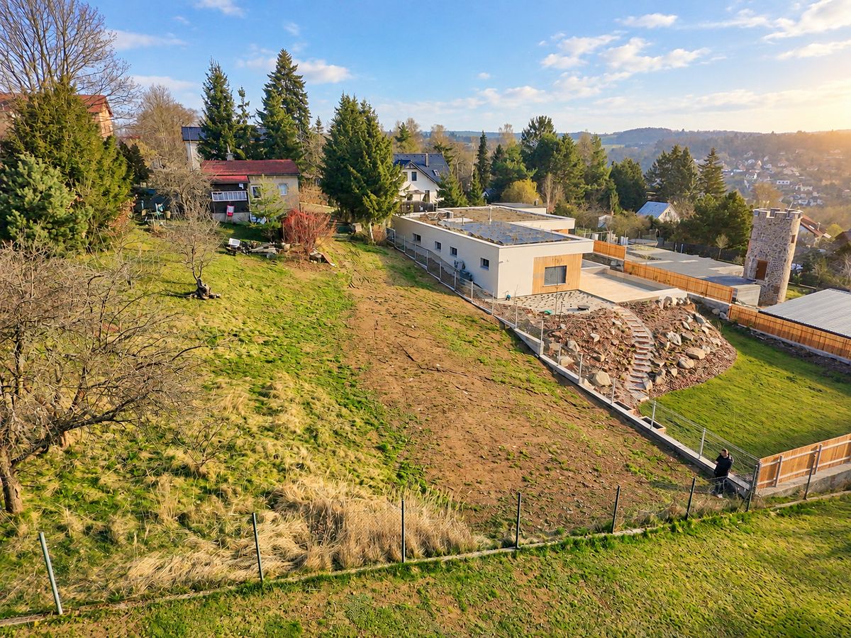 Prodej stavebního pozemku 778 m² – fotografie 2