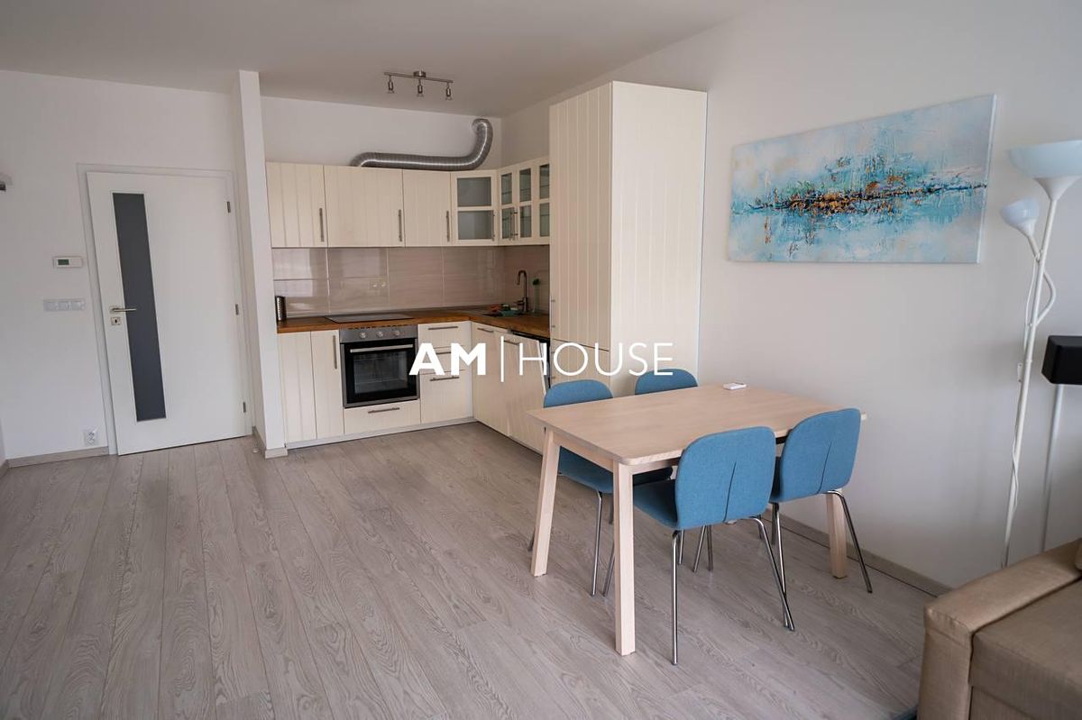 Pronájem bytu 2+kk 77 m² – fotografie 2