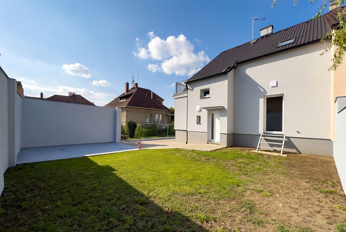 Prodej rodinného domu 133 m², pozemek 242 m² – fotografie 2