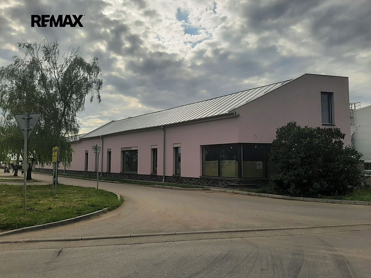 Pronájem obchodního prostoru 444 m²