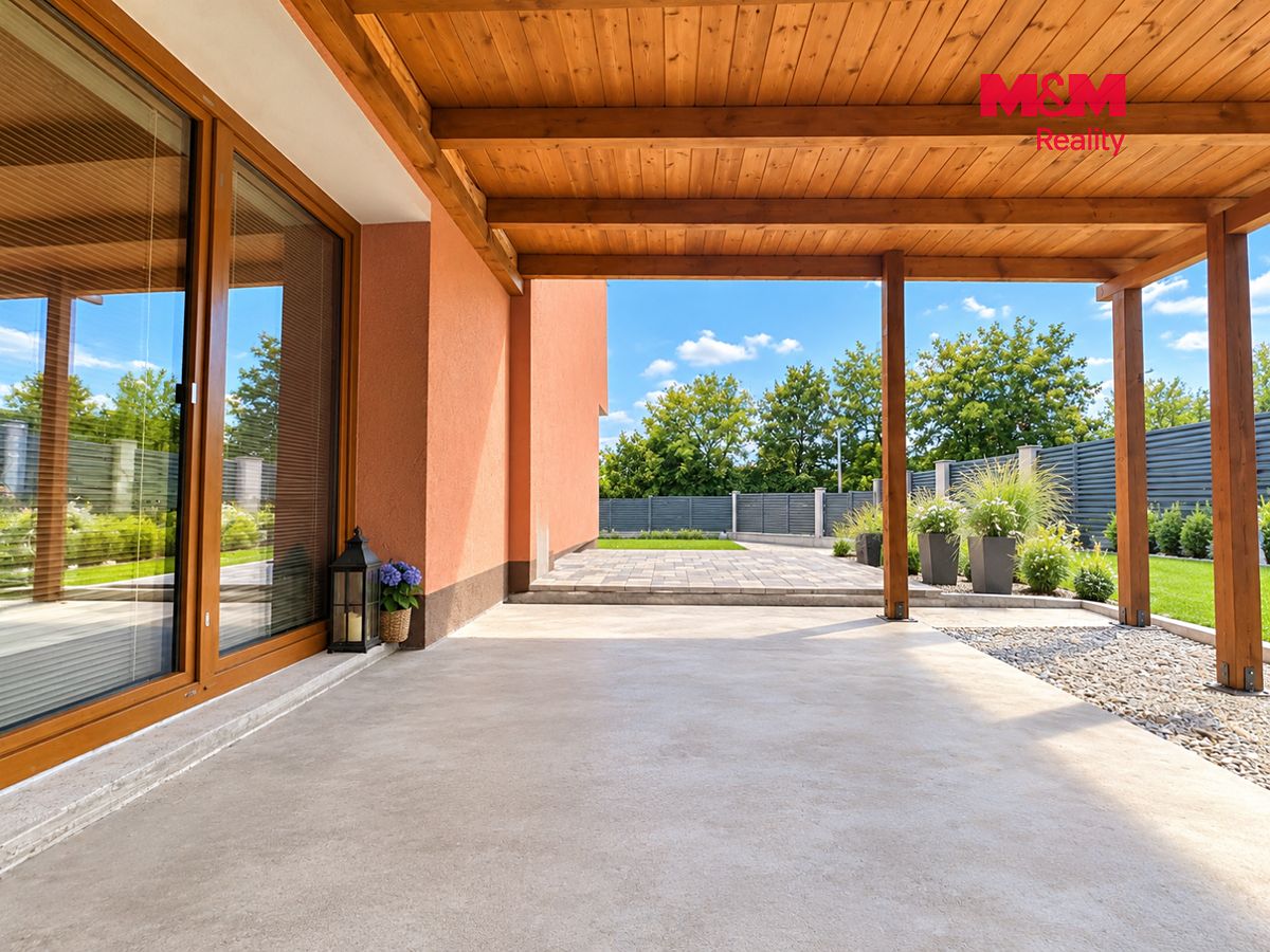 Prodej rodinného domu 300 m², pozemek 860 m² – fotografie 3