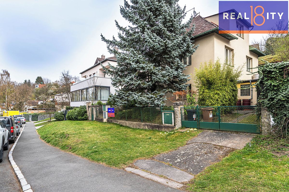 Prodej rodinného domu 264 m², pozemek 773 m²