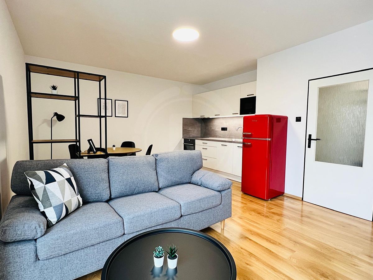 Pronájem bytu 2+kk 50 m² – fotografie 2