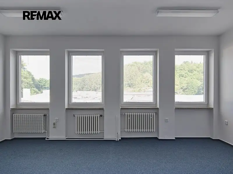 Pronájem kanceláře 32 m², Želechovice nad Dřevnicí – náhled fotky 3