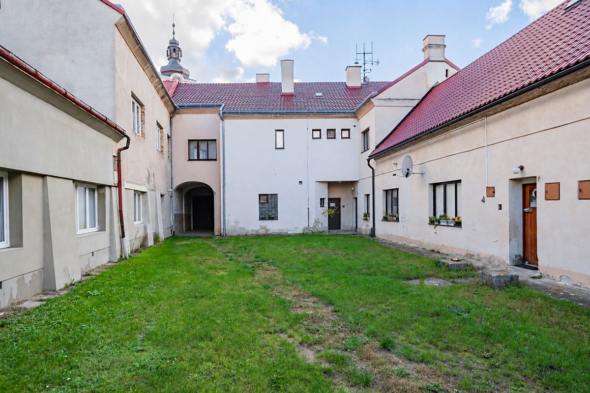 Prodej rodinného domu 700 m², pozemek 4338 m² – fotografie 4
