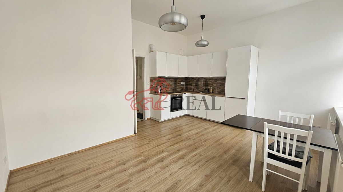 Pronájem bytu 2+kk 40 m² – fotografie 5