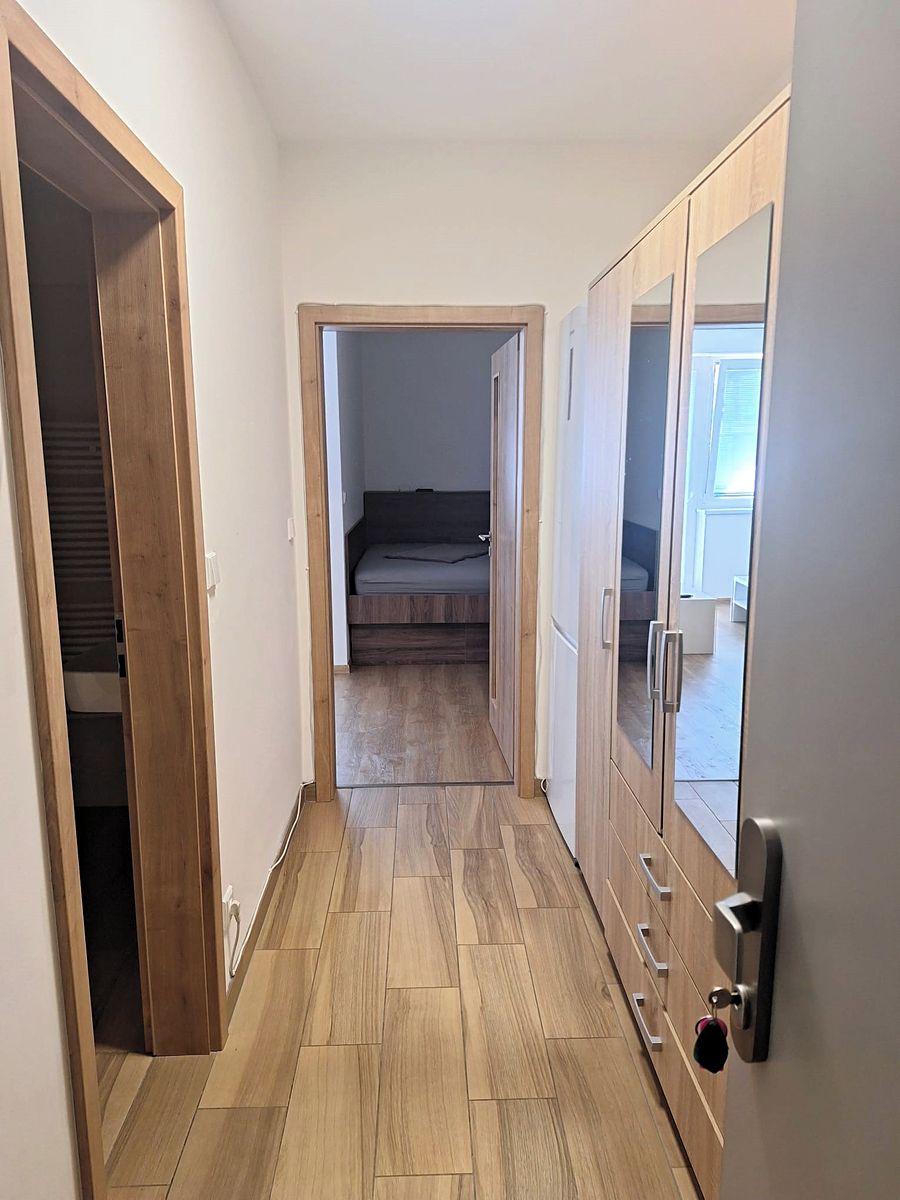 Pronájem bytu 1+kk 36 m² – fotografie 2