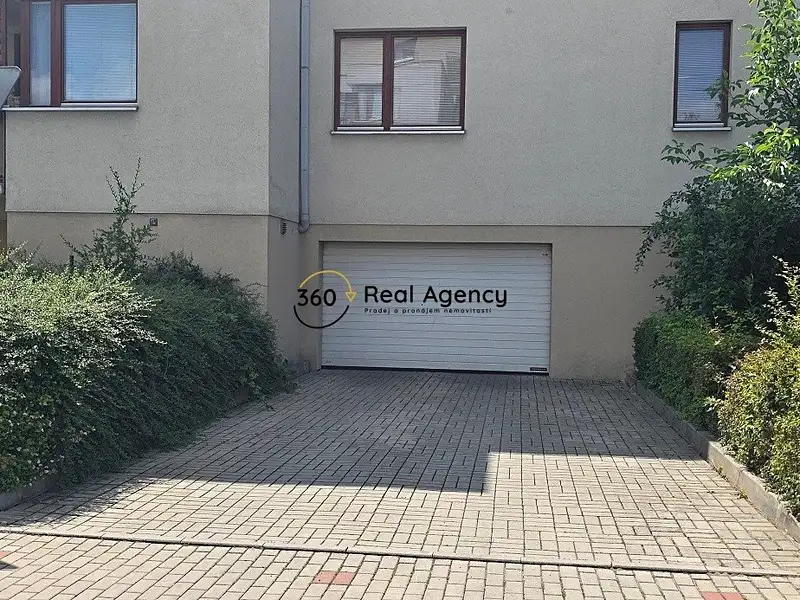Pronájem garážového stání 17 m², Praha – náhled fotky 2