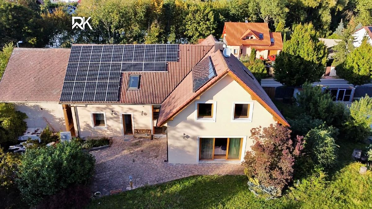Pronájem rodinného domu 240 m², pozemek 1306 m² – fotografie 2